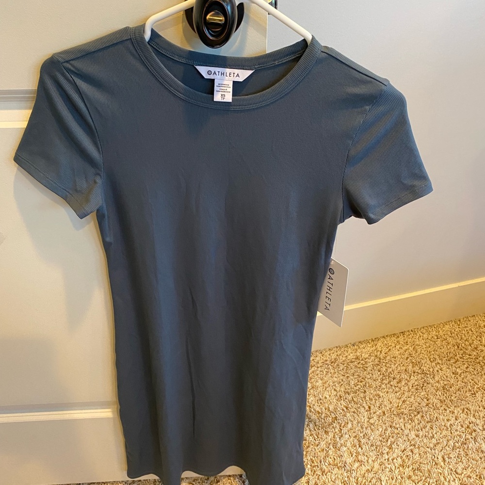 Athleta Gray Fitted Short Sleeve T-Shirt